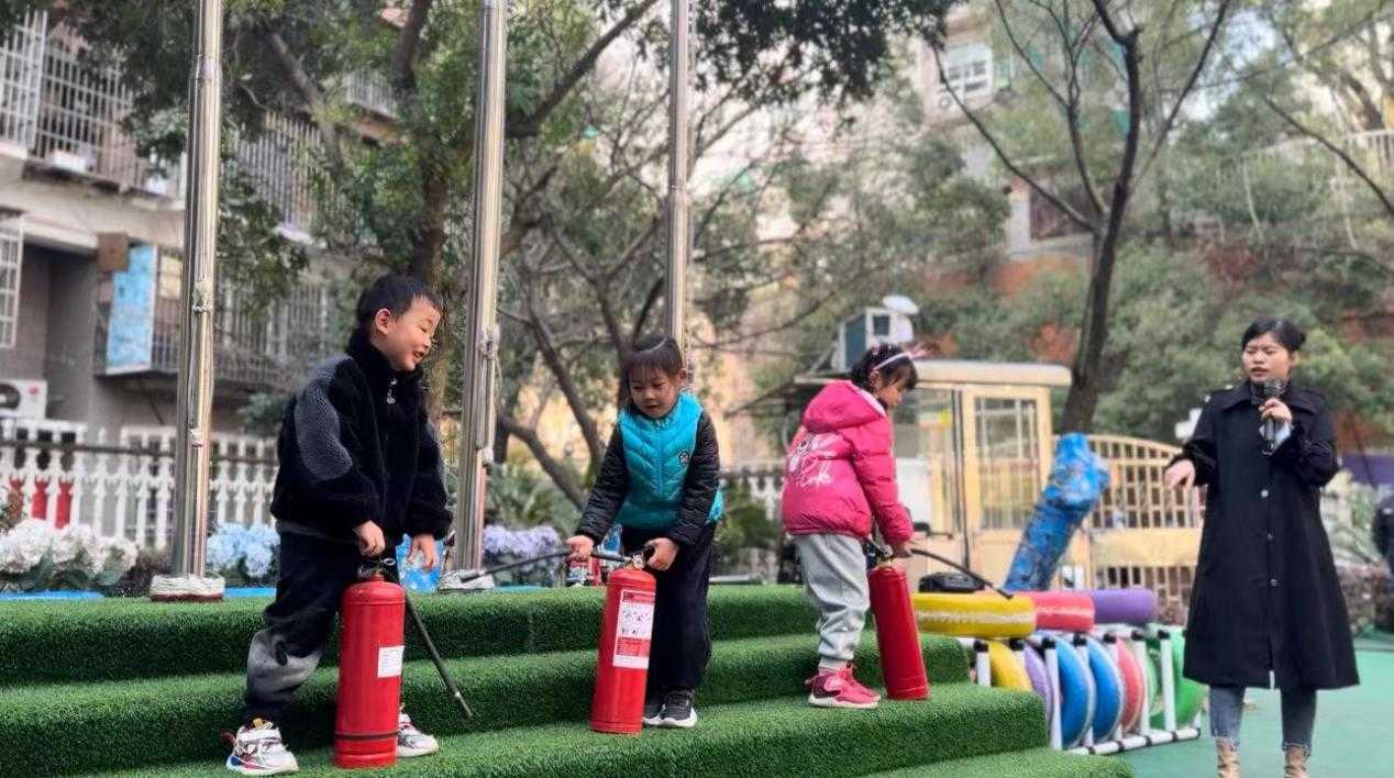 车站南路社区：联合万婴幼儿园开展消防演练活动