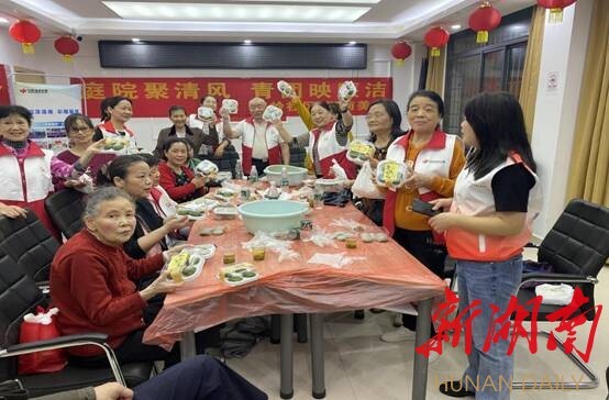 长沙市窑岭社区：巧手做青团，廉韵润心田