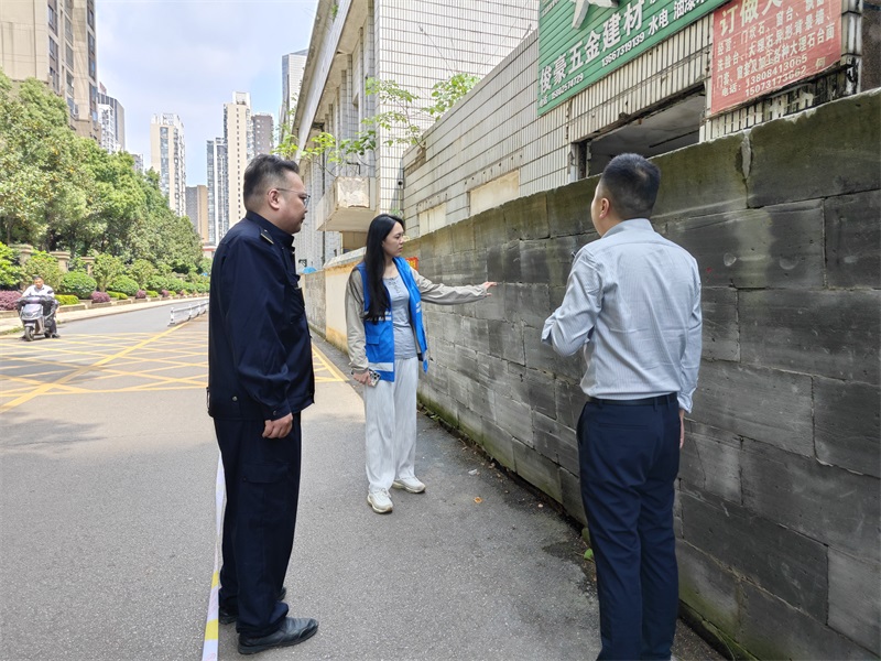 “危墙”变“新墙”，网格邻长为居民筑起安心墙